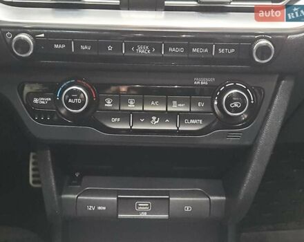 Белый Киа Niro, объемом двигателя 0 л и пробегом 112 тыс. км за 19500 $, фото 13 на Automoto.ua