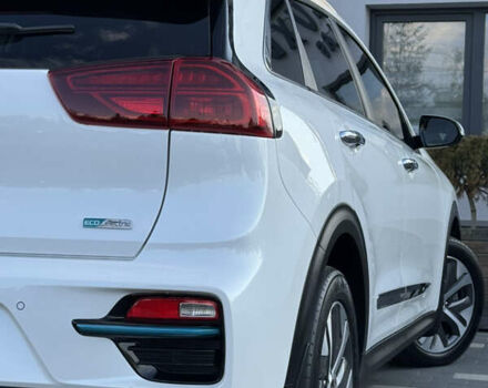 Білий Кіа Niro, об'ємом двигуна 0 л та пробігом 62 тис. км за 19500 $, фото 28 на Automoto.ua