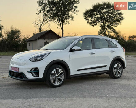Белый Киа Niro, объемом двигателя 0 л и пробегом 152 тыс. км за 18200 $, фото 1 на Automoto.ua