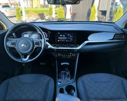 Белый Киа Niro, объемом двигателя 1.6 л и пробегом 136 тыс. км за 17990 $, фото 13 на Automoto.ua