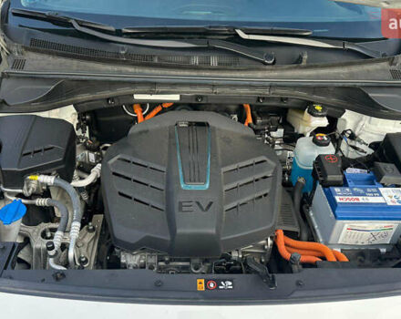 Белый Киа Niro, объемом двигателя 0 л и пробегом 150 тыс. км за 17900 $, фото 7 на Automoto.ua