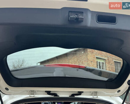 Белый Киа Niro, объемом двигателя 0 л и пробегом 116 тыс. км за 21000 $, фото 17 на Automoto.ua