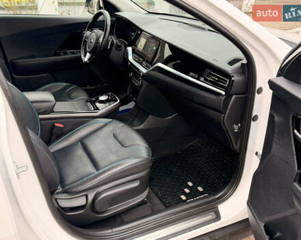 Білий Кіа Niro, об'ємом двигуна 0 л та пробігом 112 тис. км за 18300 $, фото 9 на Automoto.ua