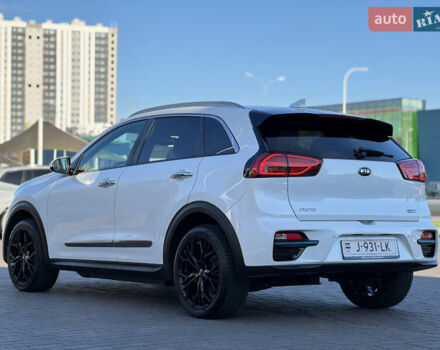 Киа Niro 2020 в Киеве на Automoto.ua Белый Киа Niro, объемом двигателя 0 л и пробегом 151 тыс. км за 19600 $, фото 9 на Automoto.ua
