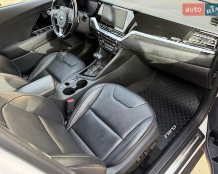 Белый Киа Niro, объемом двигателя 1.58 л и пробегом 200 тыс. км за 18600 $, фото 22 на Automoto.ua