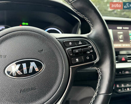 Білий Кіа Niro, об'ємом двигуна 0 л та пробігом 141 тис. км за 19499 $, фото 36 на Automoto.ua