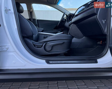 Киа Niro 2020 в Киеве на Automoto.ua Белый Киа Niro, объемом двигателя 0 л и пробегом 151 тыс. км за 19600 $, фото 39 на Automoto.ua