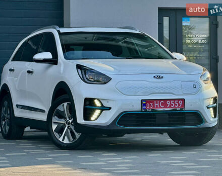 Білий Кіа Niro, об'ємом двигуна 0 л та пробігом 62 тис. км за 19500 $, фото 4 на Automoto.ua