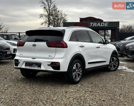 Білий Кіа Niro, об'ємом двигуна 0 л та пробігом 124 тис. км за 20400 $, фото 6 на Automoto.ua