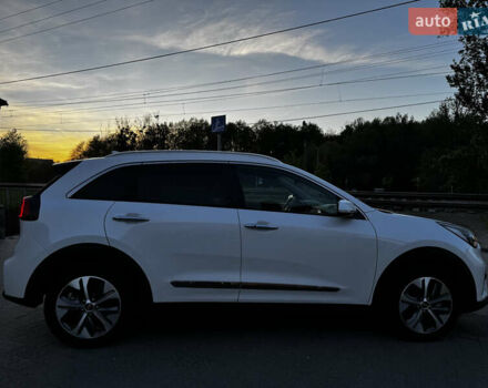 Киа Niro 2020 в Львове на Automoto.ua Белый Киа Niro, объемом двигателя 0 л и пробегом 69 тыс. км за 19500 $, фото 4 на Automoto.ua