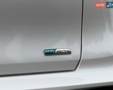 Білий Кіа Niro, об'ємом двигуна 0 л та пробігом 141 тис. км за 19499 $, фото 20 на Automoto.ua
