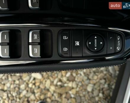 Білий Кіа Niro, об'ємом двигуна 0 л та пробігом 62 тис. км за 24400 $, фото 4 на Automoto.ua