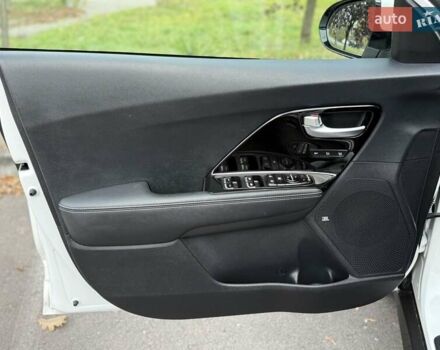 Білий Кіа Niro, об'ємом двигуна 0 л та пробігом 168 тис. км за 18455 $, фото 15 на Automoto.ua