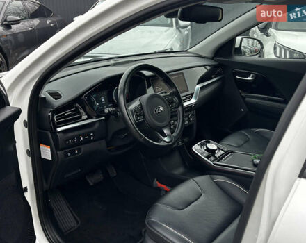 Білий Кіа Niro, об'ємом двигуна 0 л та пробігом 124 тис. км за 20400 $, фото 34 на Automoto.ua
