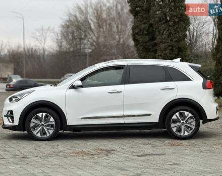 Білий Кіа Niro, об'ємом двигуна 0 л та пробігом 141 тис. км за 19499 $, фото 11 на Automoto.ua