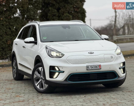 Білий Кіа Niro, об'ємом двигуна 0 л та пробігом 141 тис. км за 19499 $, фото 4 на Automoto.ua