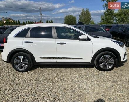 Білий Кіа Niro, об'ємом двигуна 0 л та пробігом 112 тис. км за 22900 $, фото 17 на Automoto.ua