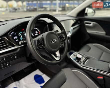 Киа Niro 2020 в Киеве на Automoto.ua Белый Киа Niro, объемом двигателя 0 л и пробегом 171 тыс. км за 18300 $, фото 19 на Automoto.ua