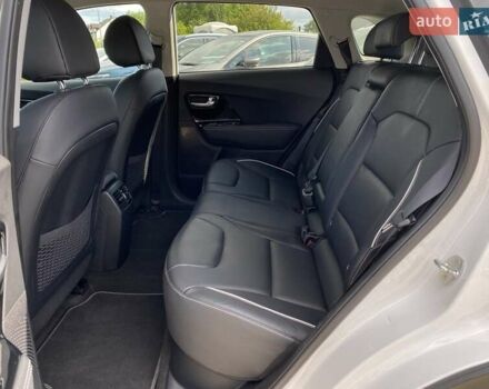Білий Кіа Niro, об'ємом двигуна 0 л та пробігом 112 тис. км за 22900 $, фото 40 на Automoto.ua