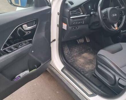 Белый Киа Niro, объемом двигателя 0 л и пробегом 144 тыс. км за 18800 $, фото 19 на Automoto.ua