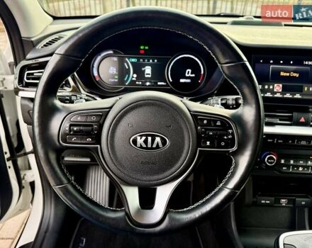 Білий Кіа Niro, об'ємом двигуна 0 л та пробігом 89 тис. км за 18950 $, фото 59 на Automoto.ua