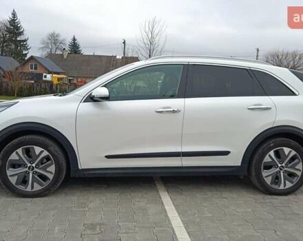 Білий Кіа Niro, об'ємом двигуна 0 л та пробігом 127 тис. км за 19999 $, фото 3 на Automoto.ua