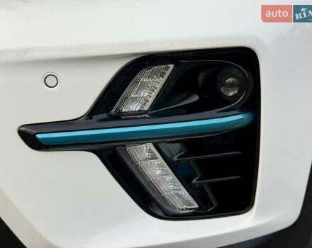 Білий Кіа Niro, об'ємом двигуна 0 л та пробігом 89 тис. км за 18950 $, фото 26 на Automoto.ua