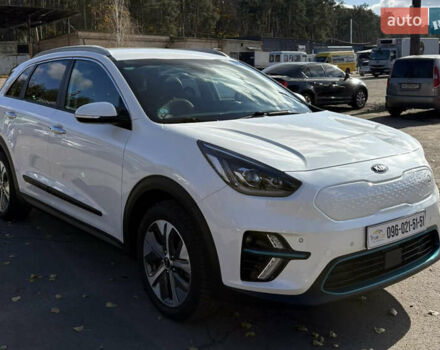 Белый Киа Niro, объемом двигателя 0 л и пробегом 140 тыс. км за 19450 $, фото 6 на Automoto.ua