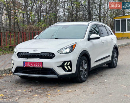 Білий Кіа Niro, об'ємом двигуна 1.6 л та пробігом 215 тис. км за 16800 $, фото 4 на Automoto.ua