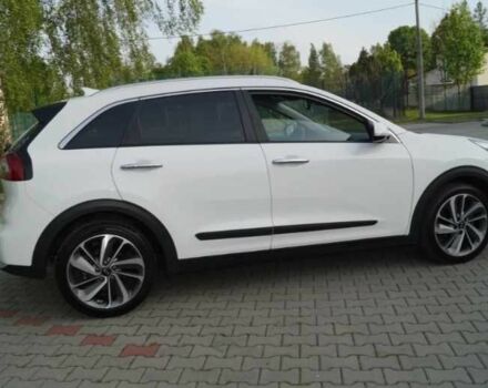 Белый Киа Niro, объемом двигателя 1.6 л и пробегом 98 тыс. км за 12400 $, фото 5 на Automoto.ua