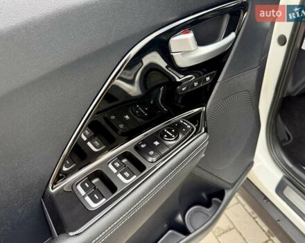 Білий Кіа Niro, об'ємом двигуна 0 л та пробігом 89 тис. км за 18950 $, фото 45 на Automoto.ua