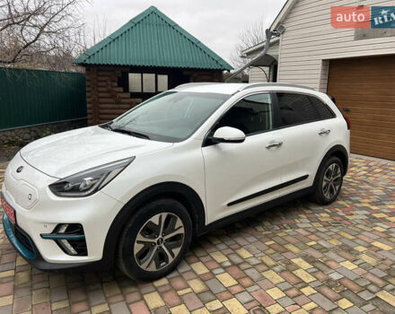 Белый Киа Niro, объемом двигателя 0 л и пробегом 116 тыс. км за 21000 $, фото 1 на Automoto.ua