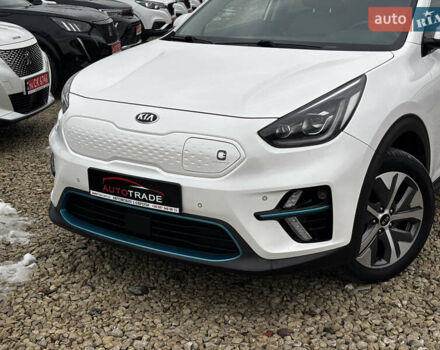 Білий Кіа Niro, об'ємом двигуна 0 л та пробігом 124 тис. км за 20400 $, фото 4 на Automoto.ua