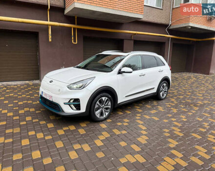 Белый Киа Niro, объемом двигателя 0 л и пробегом 152 тыс. км за 20400 $, фото 3 на Automoto.ua