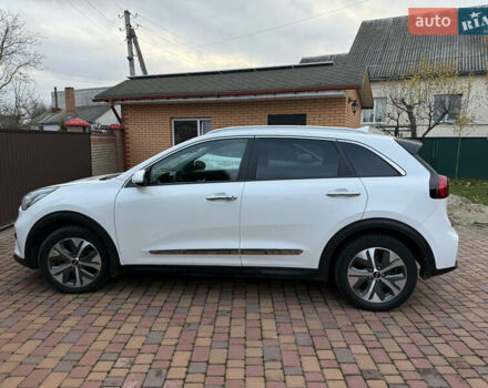 Білий Кіа Niro, об'ємом двигуна 0 л та пробігом 112 тис. км за 18300 $, фото 2 на Automoto.ua