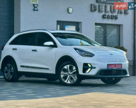 Білий Кіа Niro, об'ємом двигуна 0 л та пробігом 62 тис. км за 19500 $, фото 6 на Automoto.ua