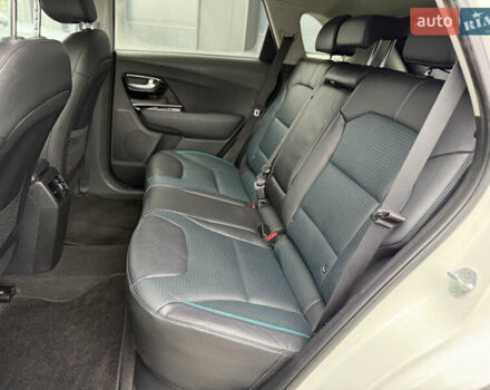 Белый Киа Niro, объемом двигателя 0 л и пробегом 158 тыс. км за 18900 $, фото 8 на Automoto.ua