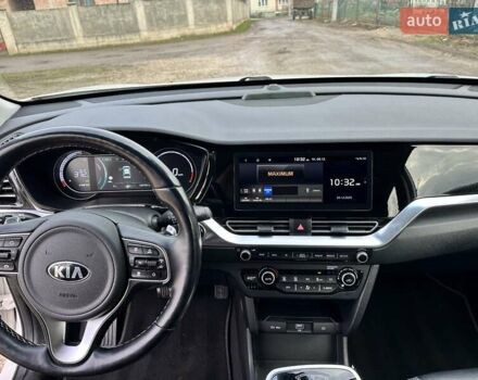 Білий Кіа Niro, об'ємом двигуна 0 л та пробігом 147 тис. км за 18800 $, фото 41 на Automoto.ua