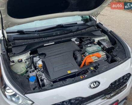 Білий Кіа Niro, об'ємом двигуна 1.6 л та пробігом 215 тис. км за 16800 $, фото 34 на Automoto.ua