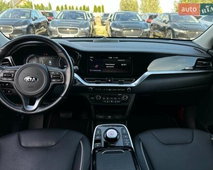 Білий Кіа Niro, об'ємом двигуна 0 л та пробігом 62 тис. км за 24400 $, фото 69 на Automoto.ua