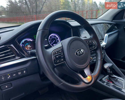 Білий Кіа Niro, об'ємом двигуна 1.6 л та пробігом 215 тис. км за 16800 $, фото 21 на Automoto.ua
