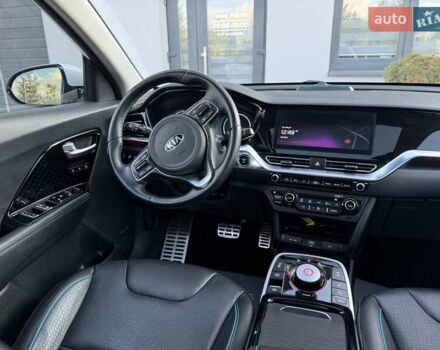 Білий Кіа Niro, об'ємом двигуна 0 л та пробігом 62 тис. км за 19500 $, фото 35 на Automoto.ua