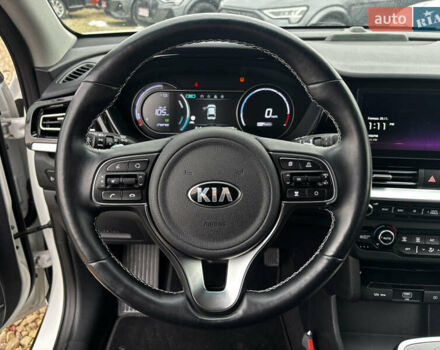 Білий Кіа Niro, об'ємом двигуна 0 л та пробігом 124 тис. км за 20400 $, фото 22 на Automoto.ua