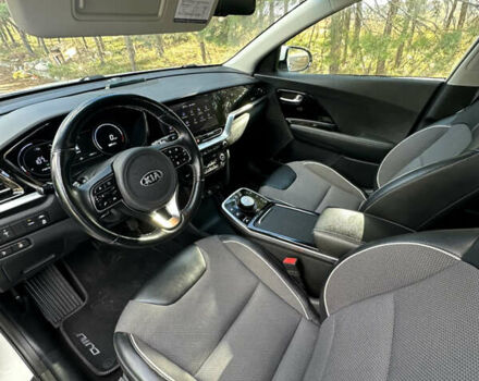 Киа Niro 2020 в Львове на Automoto.ua Белый Киа Niro, объемом двигателя 0 л и пробегом 129 тыс. км за 18350 $, фото 51 на Automoto.ua