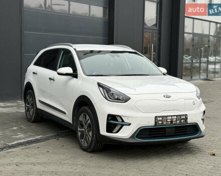Белый Киа Niro, объемом двигателя 0 л и пробегом 158 тыс. км за 18900 $, фото 2 на Automoto.ua