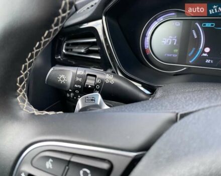Білий Кіа Niro, об'ємом двигуна 0 л та пробігом 112 тис. км за 22900 $, фото 29 на Automoto.ua