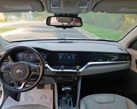 Білий Кіа Niro, об'ємом двигуна 1.6 л та пробігом 32 тис. км за 11300 $, фото 9 на Automoto.ua
