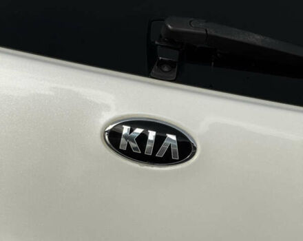 Білий Кіа Niro, об'ємом двигуна 0 л та пробігом 117 тис. км за 19750 $, фото 31 на Automoto.ua