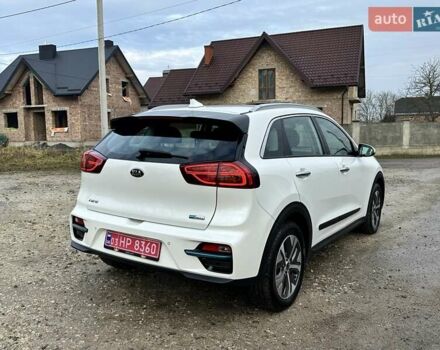 Білий Кіа Niro, об'ємом двигуна 0 л та пробігом 147 тис. км за 18800 $, фото 31 на Automoto.ua