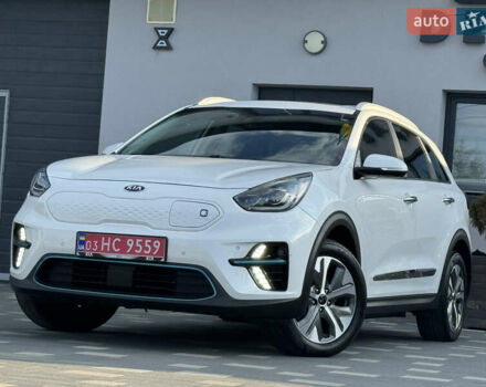 Білий Кіа Niro, об'ємом двигуна 0 л та пробігом 62 тис. км за 19500 $, фото 3 на Automoto.ua